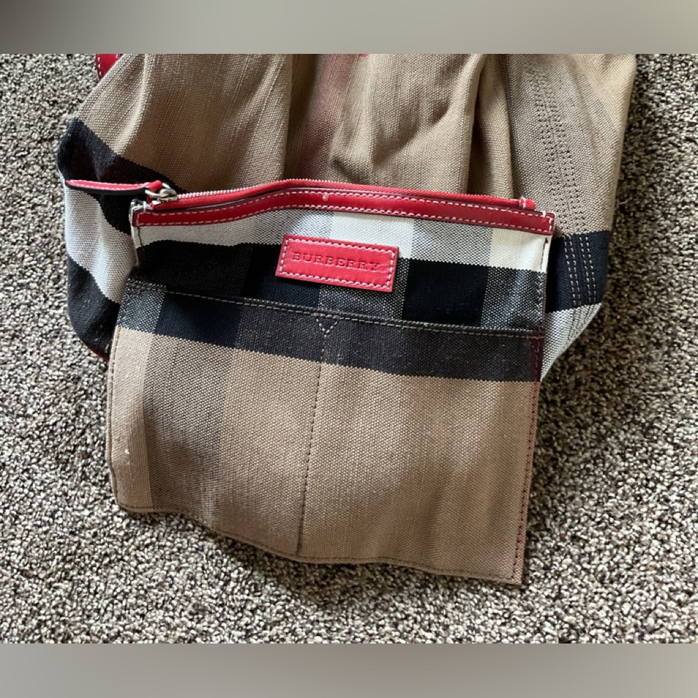 Large BURBERRY BAG AUTHENTIC!!